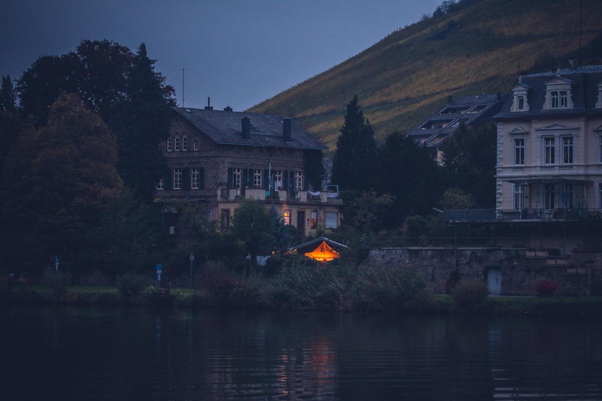 Moselglamping Hotell Traben-Trarbach Rom bilde